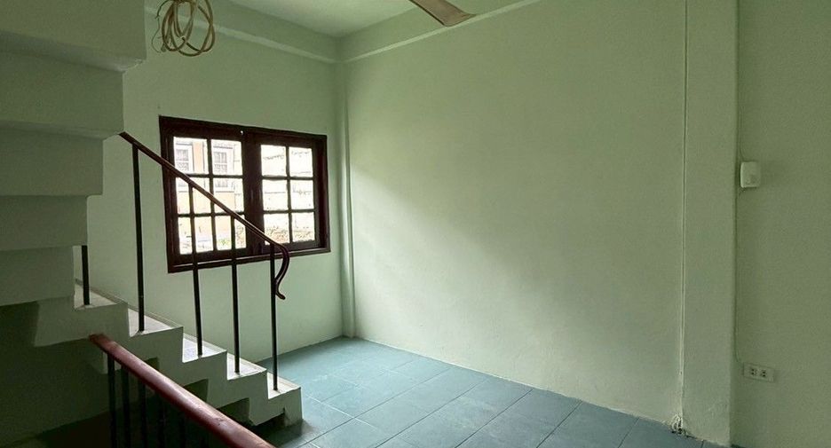 For rent 3 bedrooms townhouse in Bang Kho Laem, Bangkok