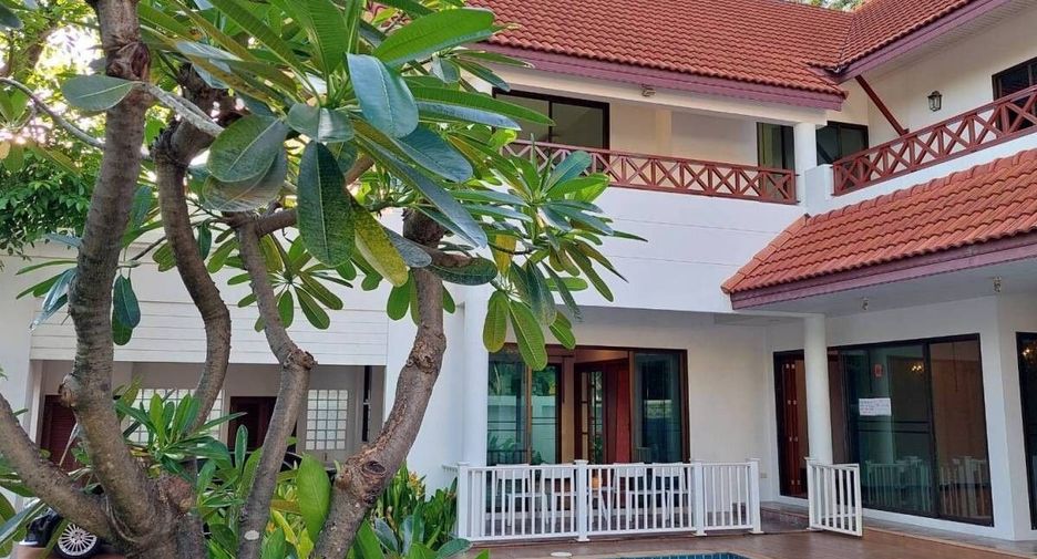 For rent 4 bedrooms house in Huai Khwang, Bangkok