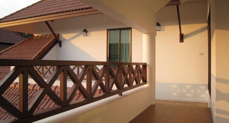 For rent 4 bedrooms house in Huai Khwang, Bangkok