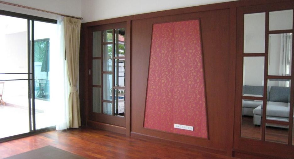 For rent 4 bedrooms house in Huai Khwang, Bangkok