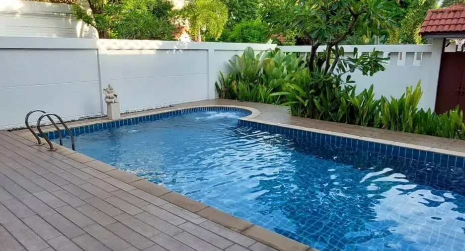 For rent 4 bedrooms house in Huai Khwang, Bangkok