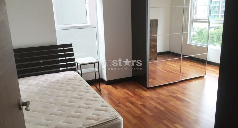 For rent 4 bedrooms condo in Watthana, Bangkok