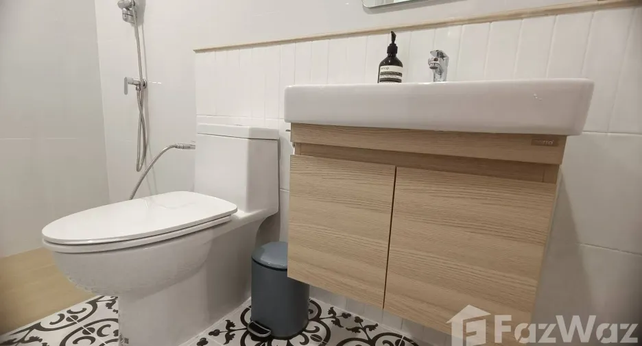 For rent 3 bedrooms townhouse in Watthana, Bangkok
