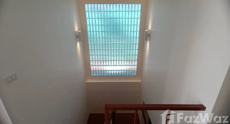 For rent 3 bedrooms townhouse in Watthana, Bangkok