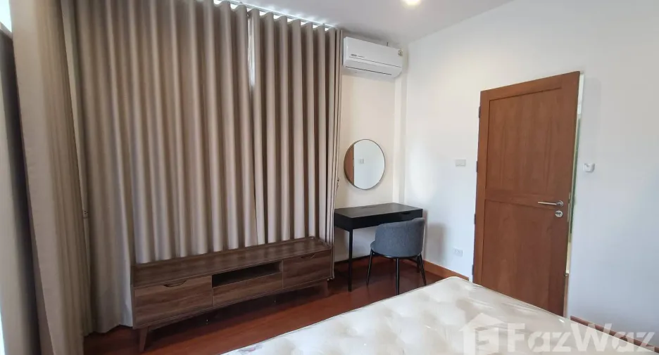For rent 3 bedrooms townhouse in Watthana, Bangkok