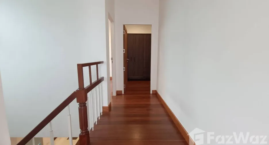 For rent 3 bedrooms townhouse in Watthana, Bangkok