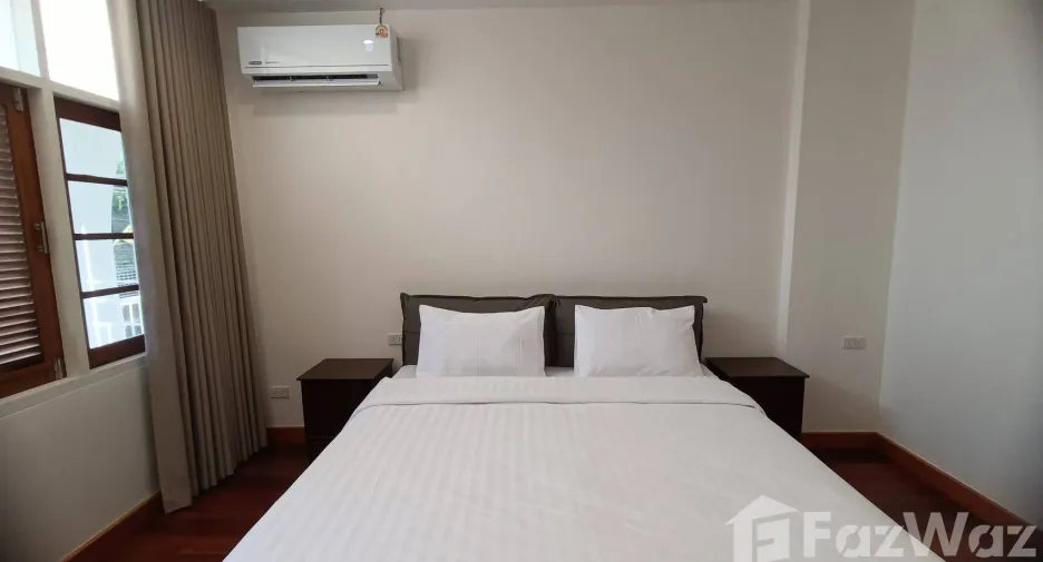 For rent 3 bedrooms townhouse in Watthana, Bangkok