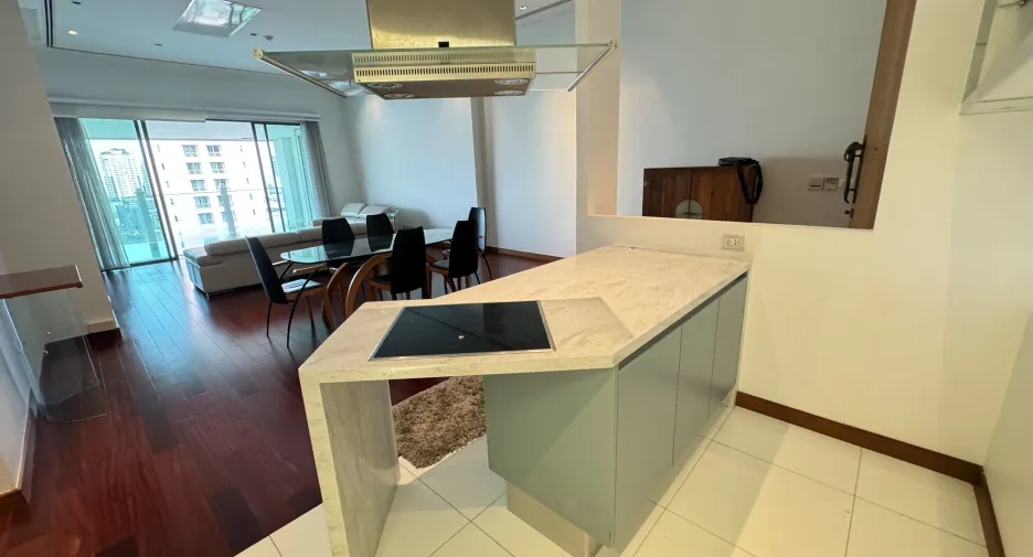 For rent 3 bedrooms condo in Watthana, Bangkok