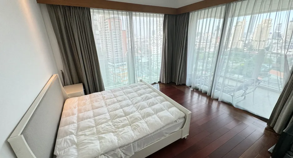 For rent 3 bedrooms condo in Watthana, Bangkok