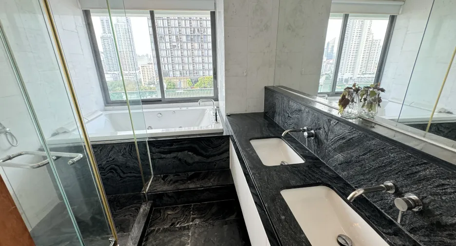 For rent 3 bedrooms condo in Watthana, Bangkok