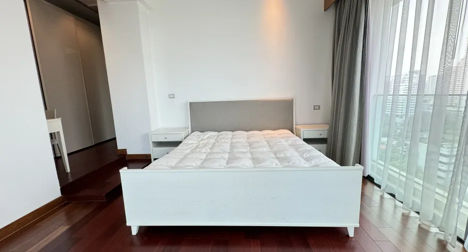 For rent 3 bedrooms condo in Watthana, Bangkok