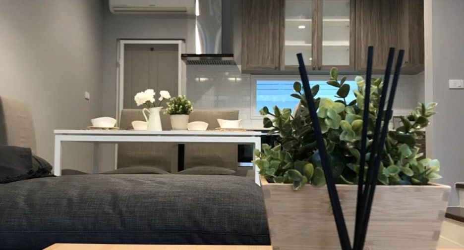 For rent 3 bedrooms townhouse in Prawet, Bangkok