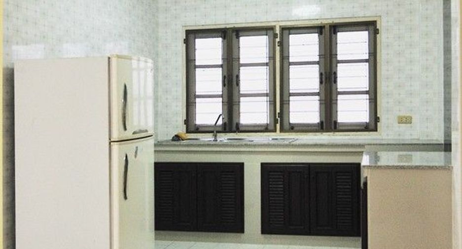 Reihenhaus zur Miete mit 3 Zimmer in Bang Khen, Bangkok