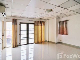 For rent 3 bedrooms townhouse in Bang Khen, Bangkok