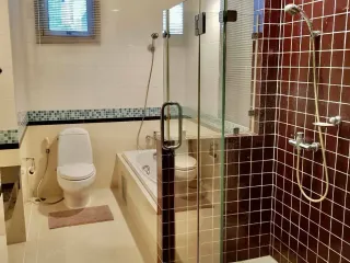 For rent 3 bedrooms condo in Khlong Toei, Bangkok