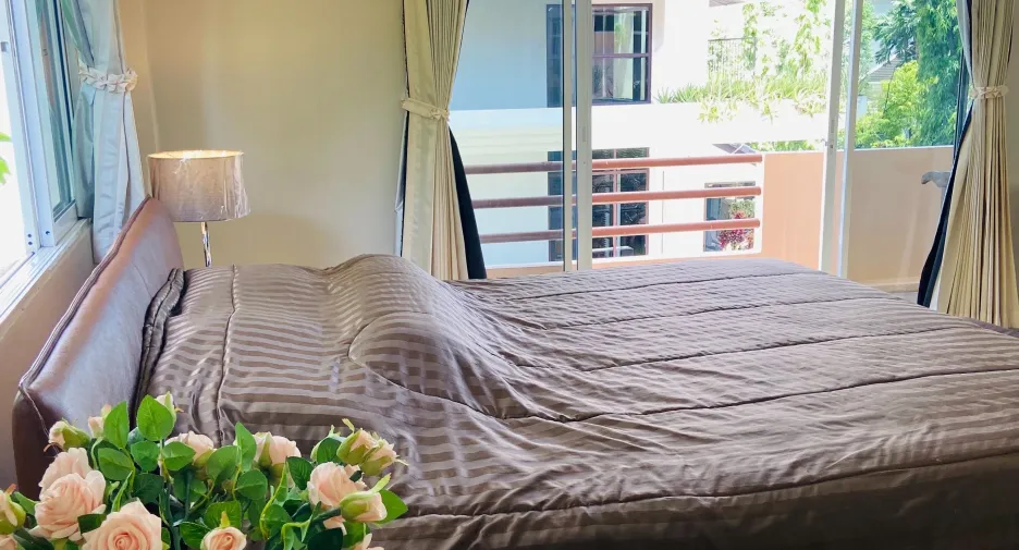 For rent 5 bedrooms townhouse in Khlong Toei, Bangkok