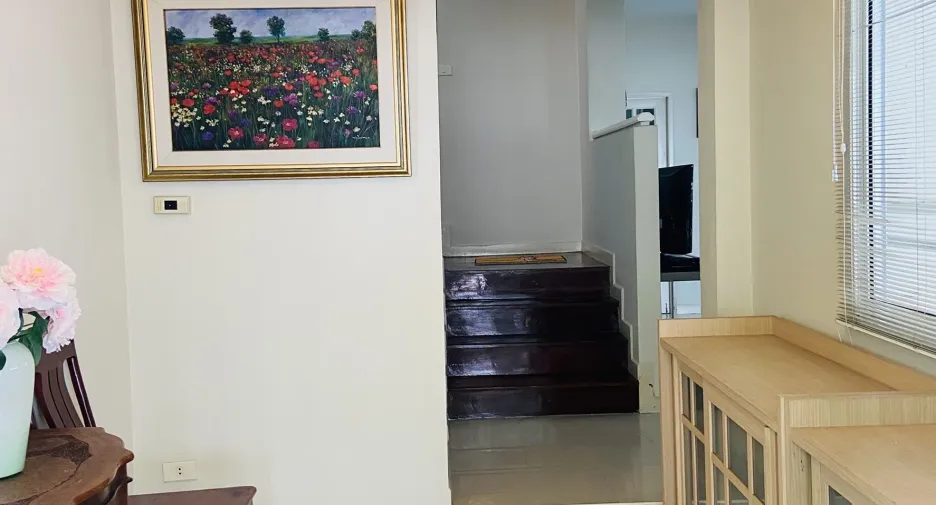 For rent 5 bedrooms townhouse in Khlong Toei, Bangkok