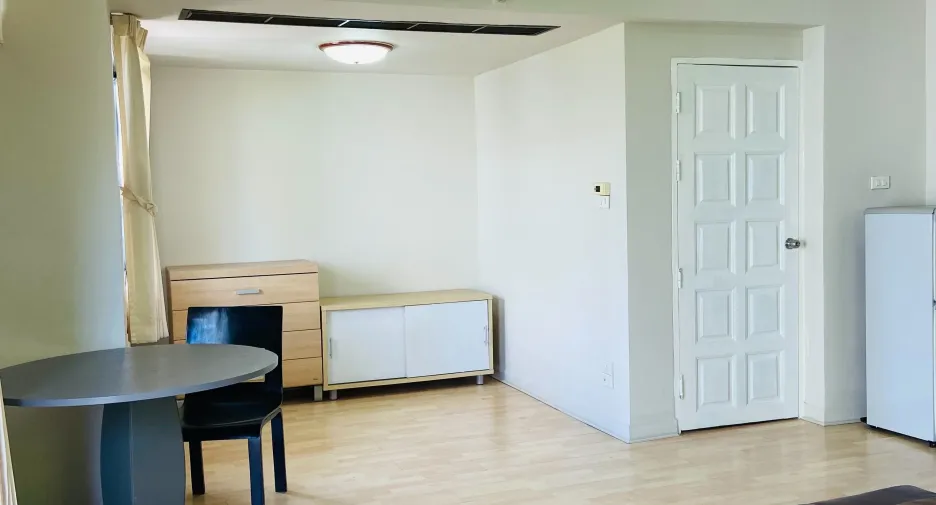 For rent 5 bedrooms townhouse in Khlong Toei, Bangkok