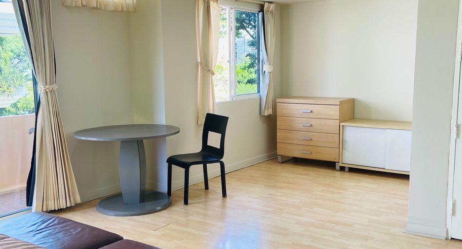For rent 5 bedrooms townhouse in Khlong Toei, Bangkok