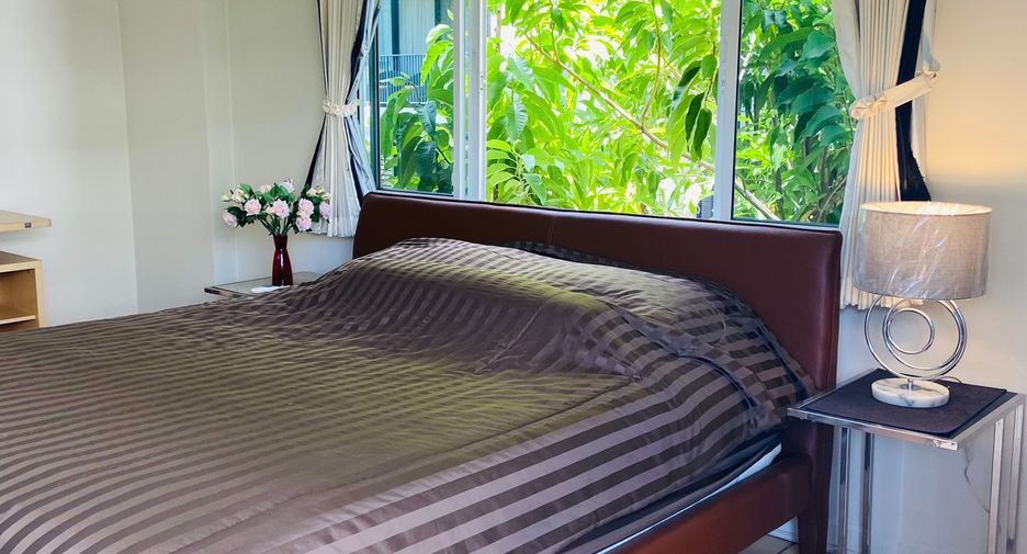 For rent 5 bedrooms townhouse in Khlong Toei, Bangkok