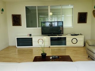 For rent 5 bedrooms townhouse in Khlong Toei, Bangkok