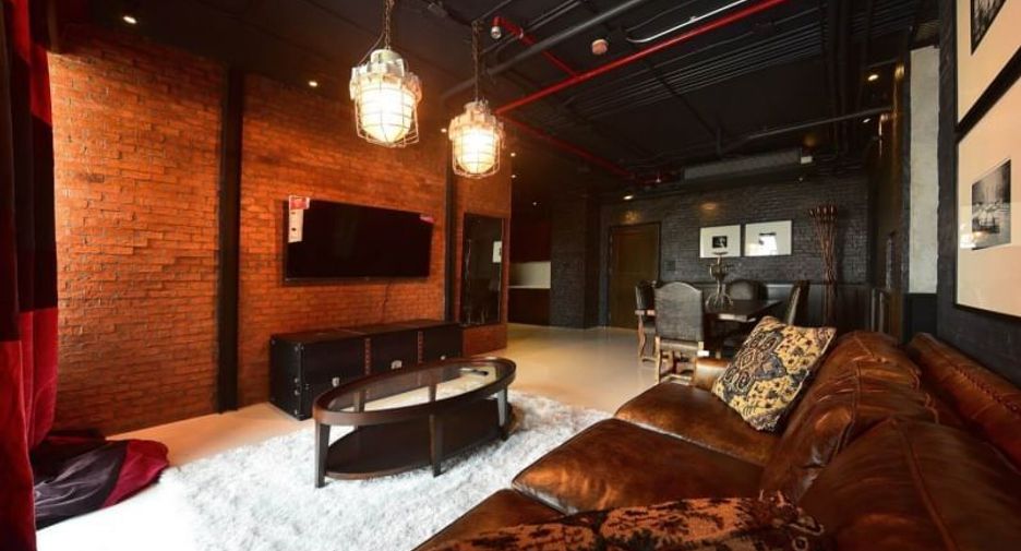 For rent 3 bedrooms condo in Khlong Toei, Bangkok