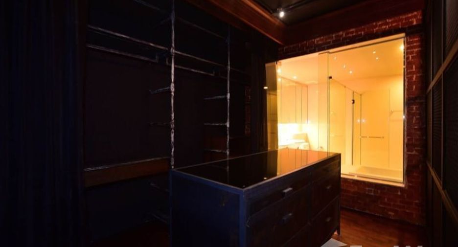 For rent 3 bedrooms condo in Khlong Toei, Bangkok
