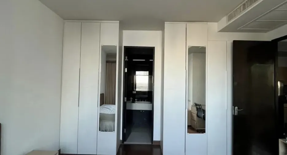For rent 3 bedrooms condo in Pathum Wan, Bangkok