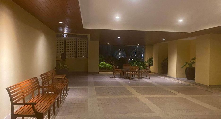 For rent 2 bedrooms condo in Khlong San, Bangkok
