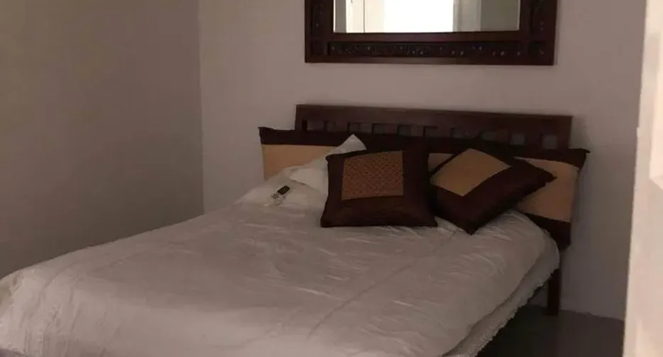 For rent 2 bedrooms condo in Khlong San, Bangkok