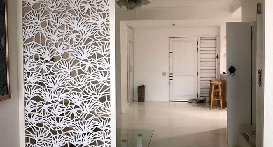 For rent 2 bedrooms condo in Khlong San, Bangkok
