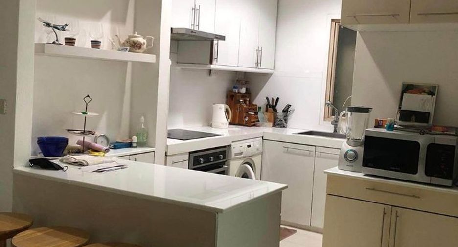 For rent 2 bedrooms condo in Khlong San, Bangkok