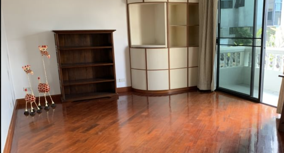 出租 3 卧室 联排别墅 在 Watthana, 曼谷