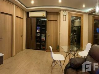For rent 2 bedrooms condo in Bang Rak, Bangkok