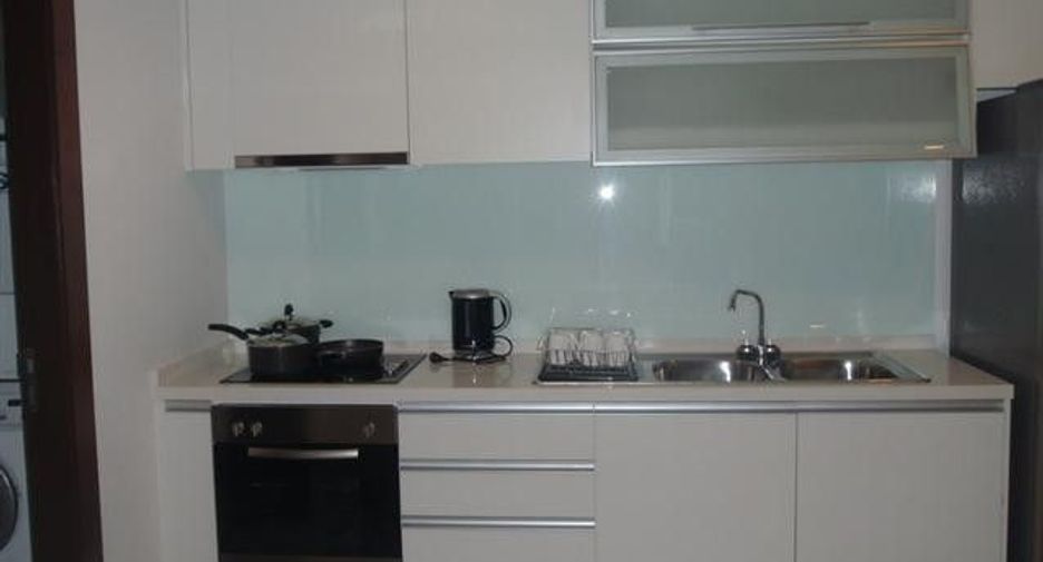 For rent 3 bedrooms condo in Sathon, Bangkok