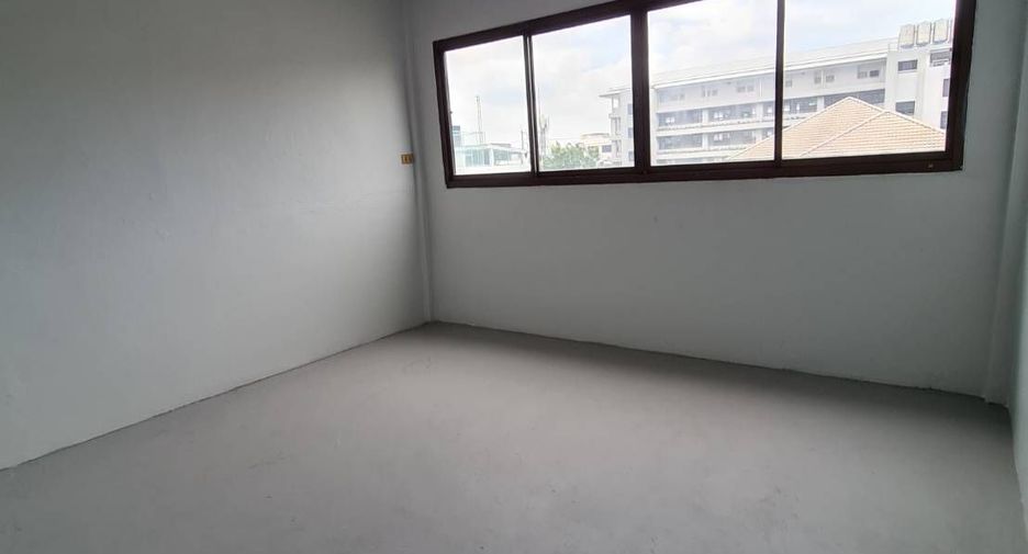 For rent 6 bedrooms retail Space in Yan Nawa, Bangkok
