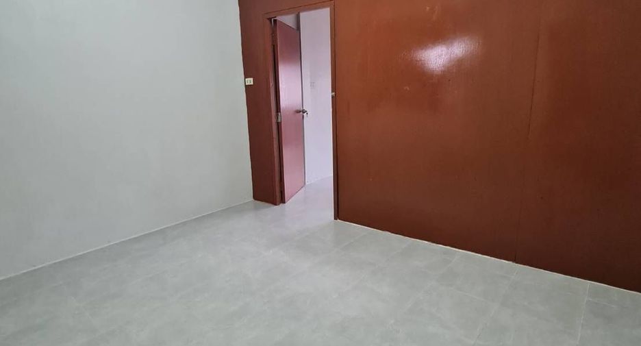 For rent 6 bedrooms retail Space in Yan Nawa, Bangkok