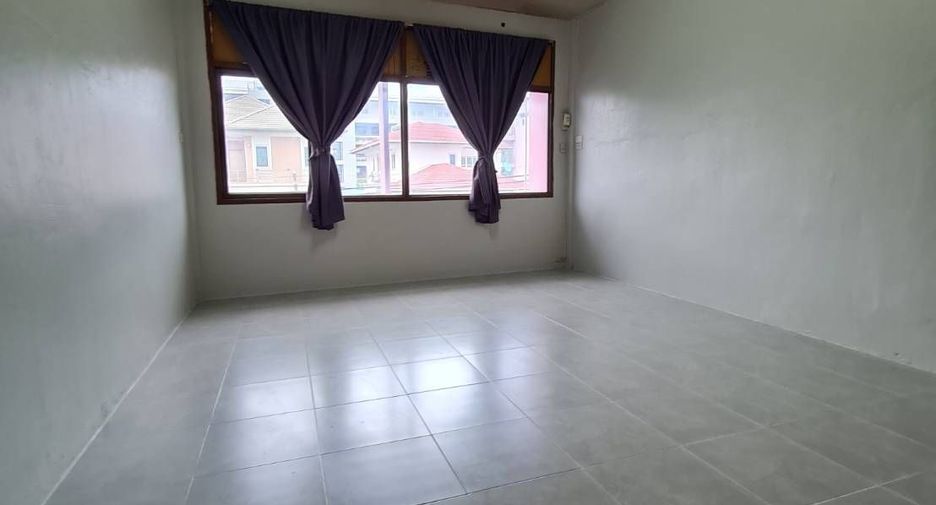 For rent 6 bedrooms retail Space in Yan Nawa, Bangkok