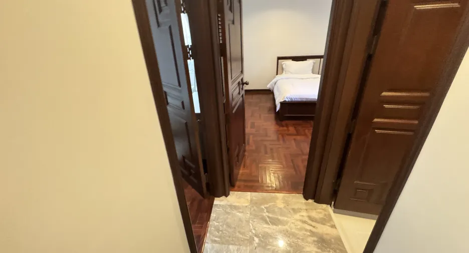 For rent 4 bedrooms apartment in Khlong Toei, Bangkok