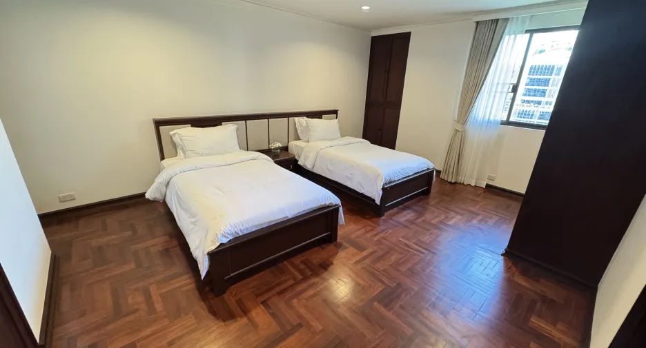 For rent 4 bedrooms apartment in Khlong Toei, Bangkok
