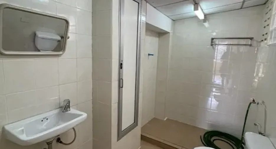 For rent 7 bedrooms townhouse in Yan Nawa, Bangkok