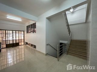 For rent 7 bedrooms townhouse in Yan Nawa, Bangkok