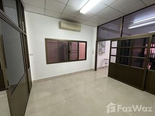 For rent 7 bedrooms townhouse in Yan Nawa, Bangkok
