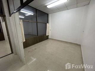 For rent 7 bedrooms townhouse in Yan Nawa, Bangkok