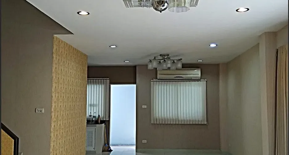 For rent 3 bedrooms townhouse in Bueng Kum, Bangkok