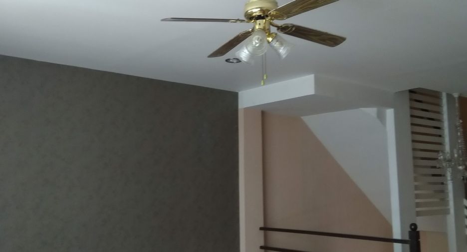 For rent 3 bedrooms townhouse in Bueng Kum, Bangkok