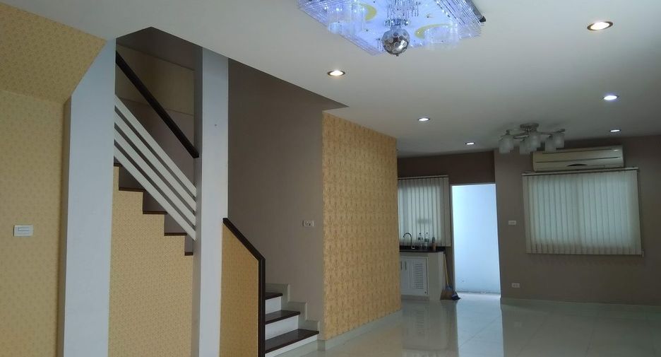 For rent 3 bedrooms townhouse in Bueng Kum, Bangkok