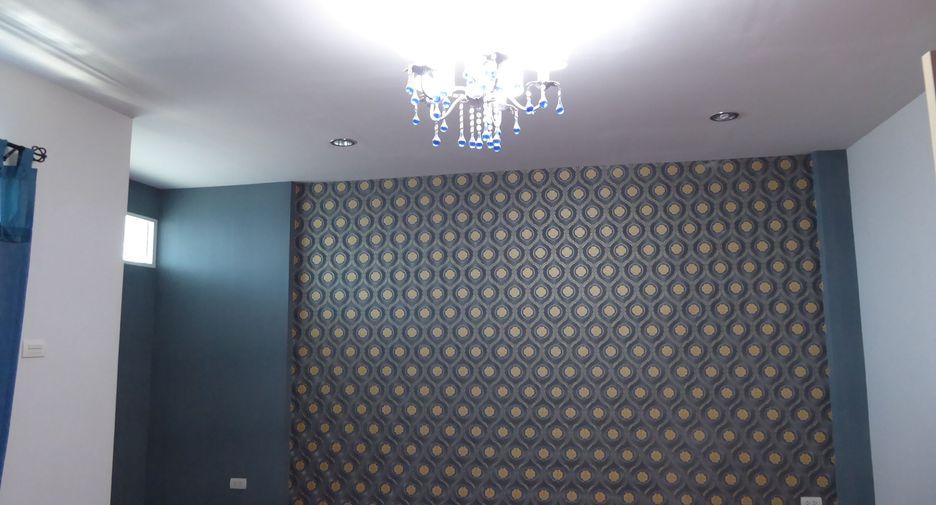 For rent 3 bedrooms townhouse in Bueng Kum, Bangkok