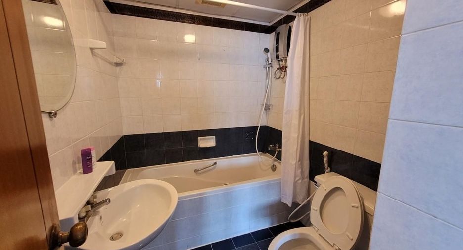 For rent 2 bedrooms condo in Watthana, Bangkok