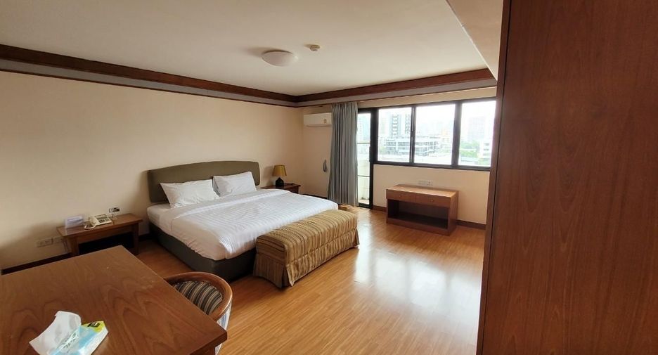 For rent 2 bedrooms condo in Watthana, Bangkok
